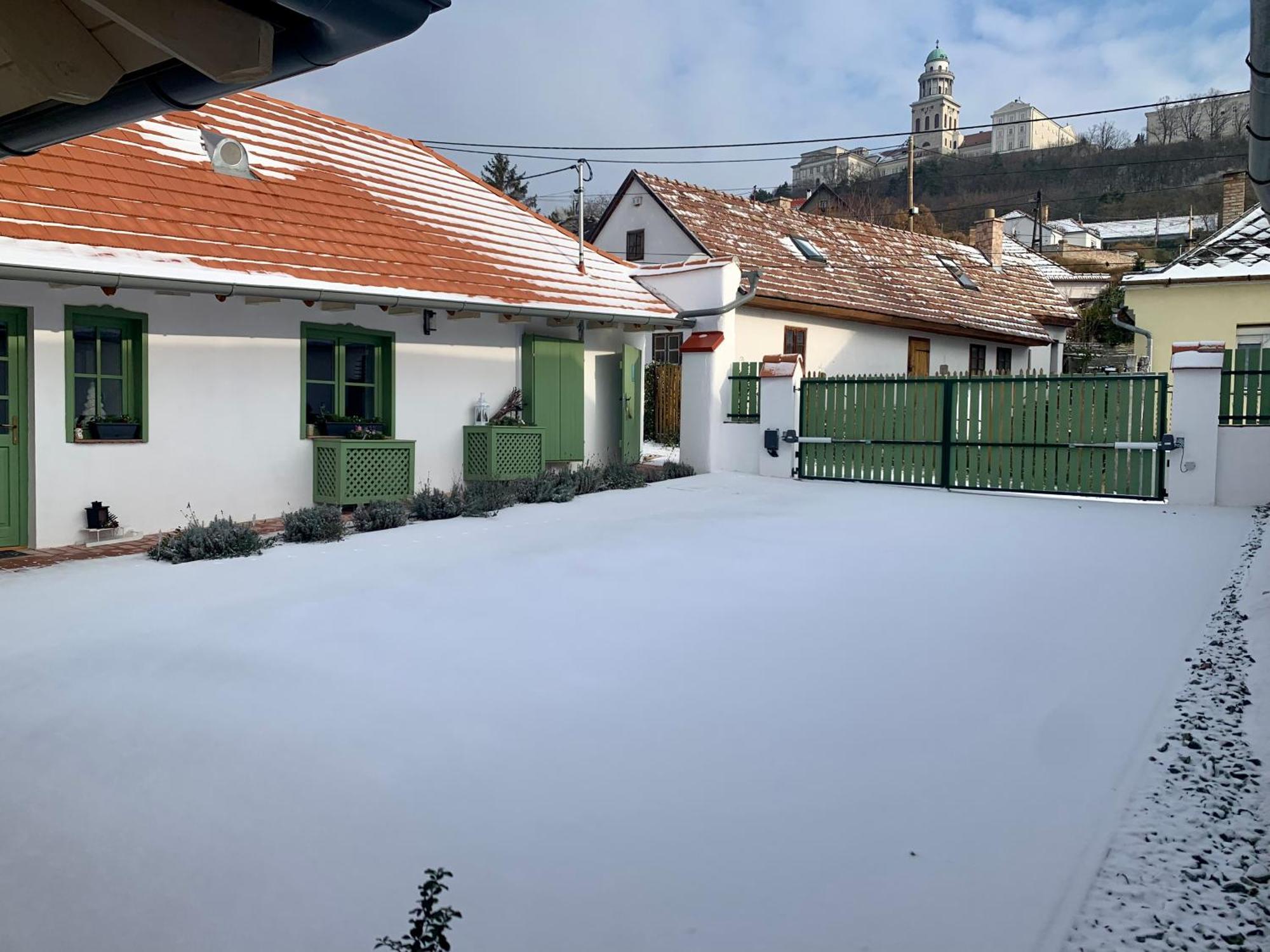 Varlak Vendeghaz Appartement *