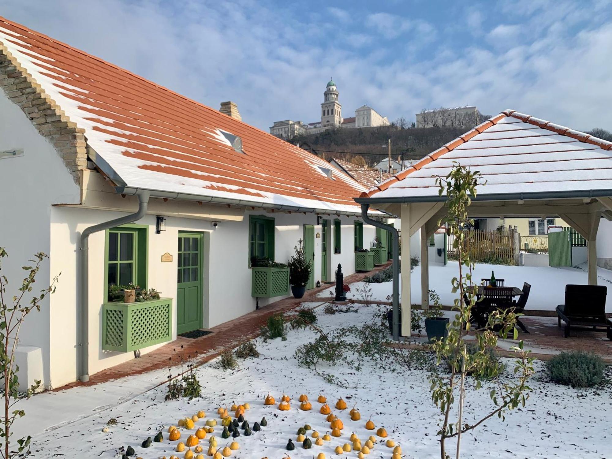 Varlak Vendeghaz Appartement *
